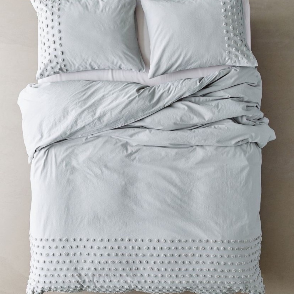 TWIN/TWIN XL TUFTED DOT DUVET COVER AND SHAMS